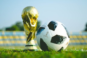 2026美加墨世界杯-王者归来！梅西重返巴萨首秀惊艳，主场沸腾如潮